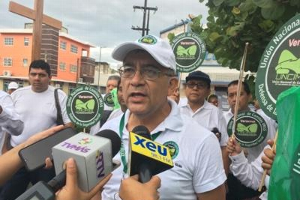 Imagen Jubilados del IMSS en Veracruz se manifiestan, exigen el pago de su fondo de ahorros