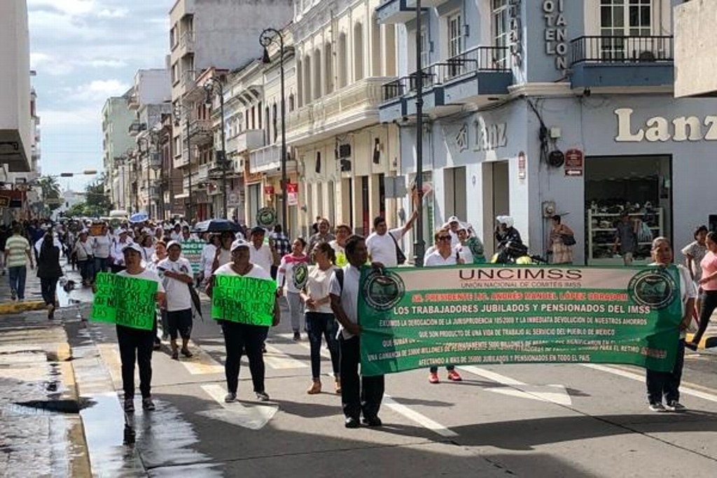Imagen Cierre vial por marcha de jubilados en centro de Veracruz 