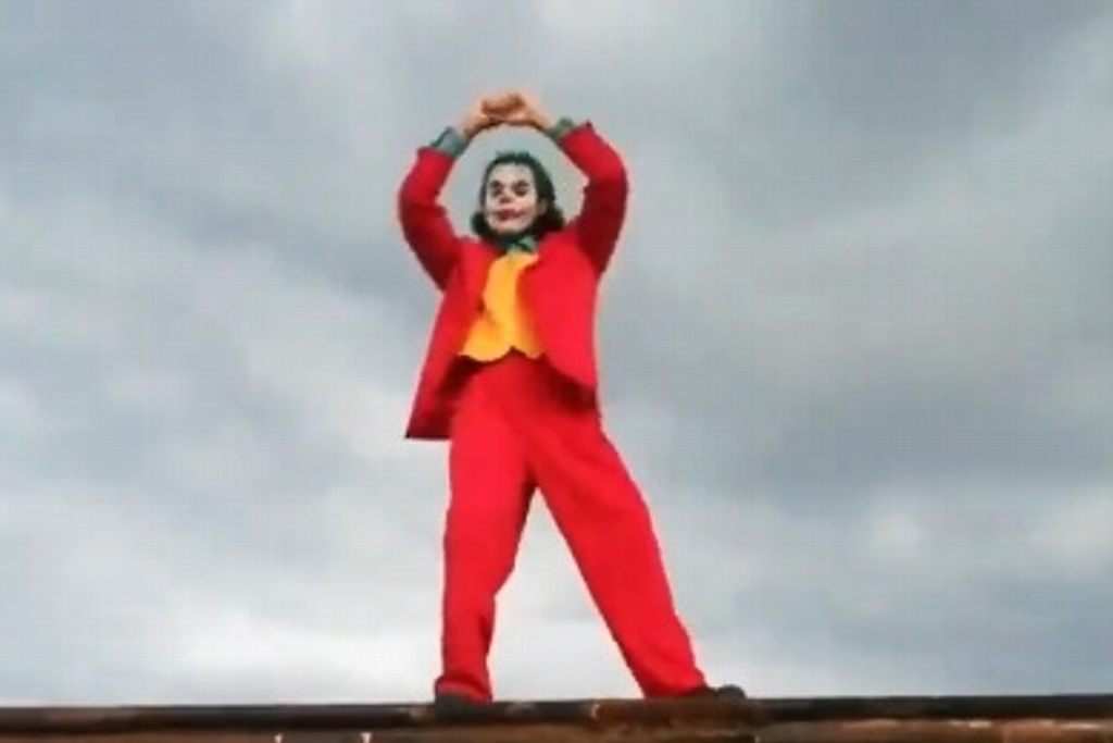 Imagen Hombre baila como Joker en Macroplaza de Monterrey (+video)