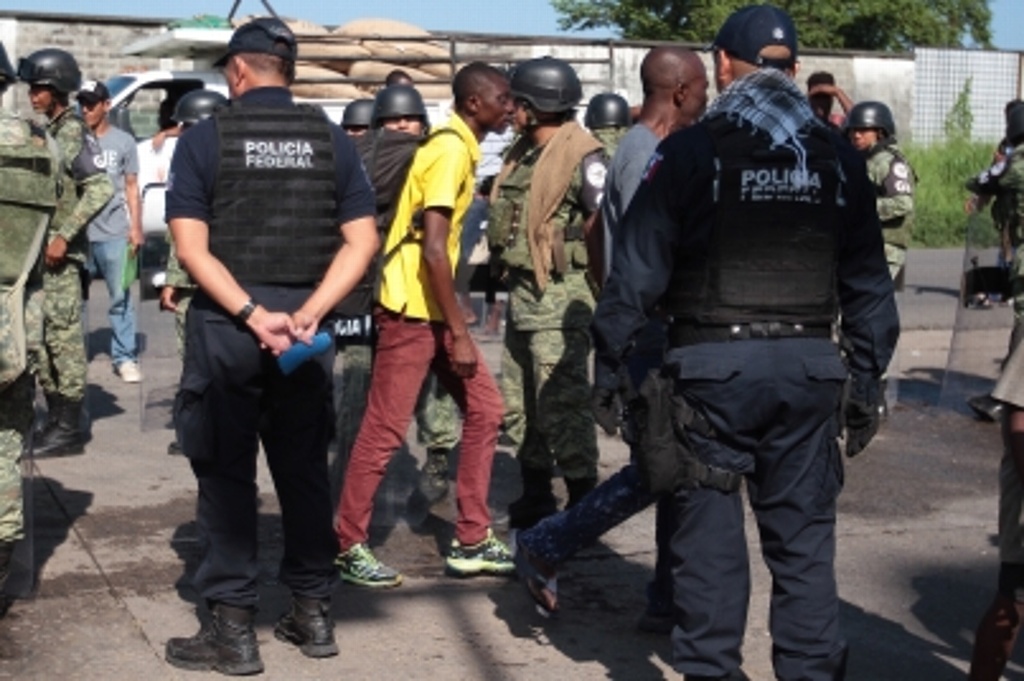 Imagen Migrantes africanos enfrentan a Guardia Nacional en Tapachula, Chiapas