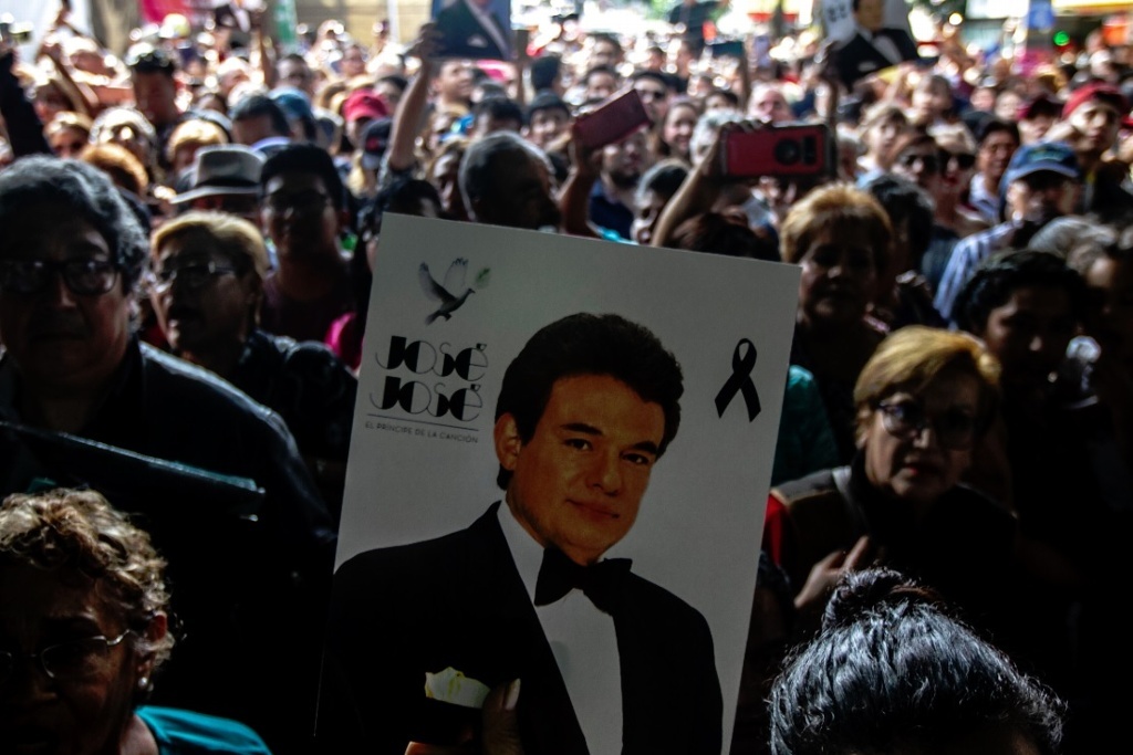 Imagen Al menos 35 mil personas dieron último adiós a José José en la CDMX