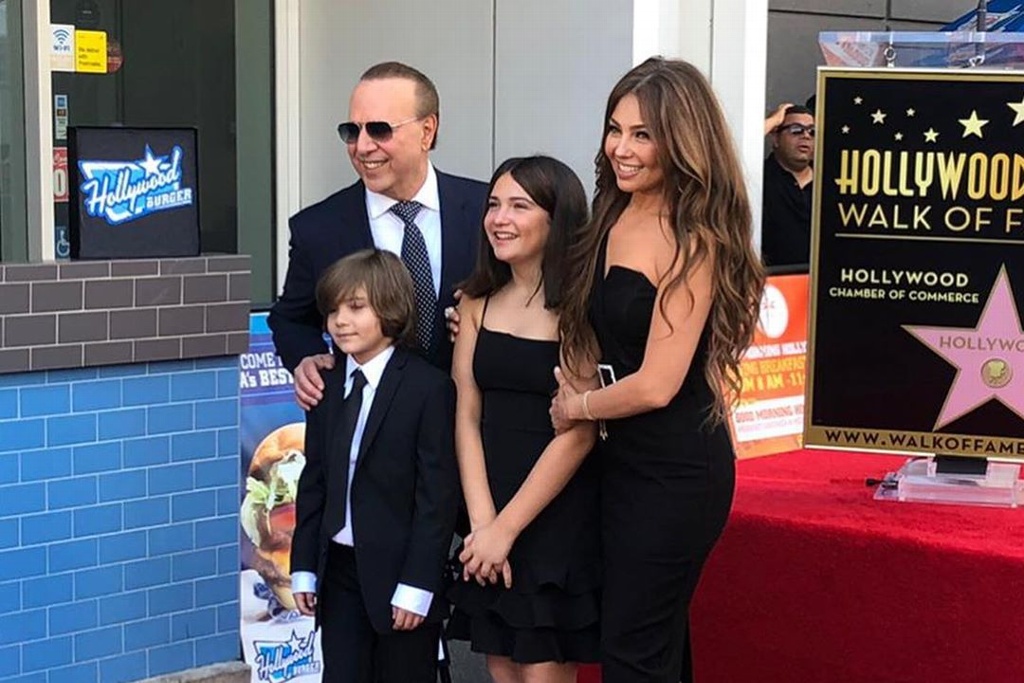 Imagen Tommy Mottola, esposo de Thalía, devela su estrella en el paseo de la fama en Hollywood