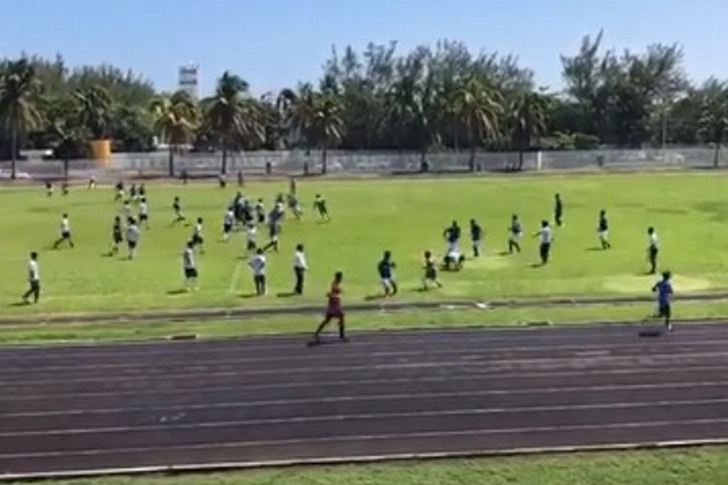 Imagen Alumnos de la UV protagonizan batalla campal durante partido de fútbol (+video)