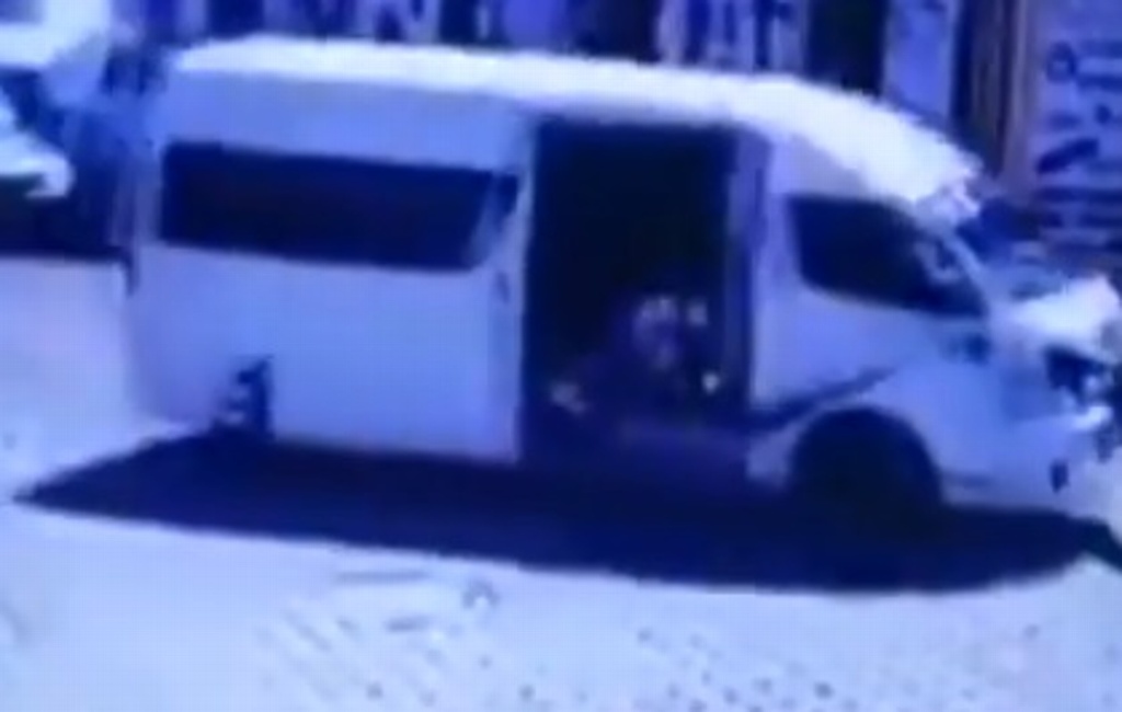 Imagen Niña cae de combi que circulaba con la puerta abierta, en Puebla (+Video)