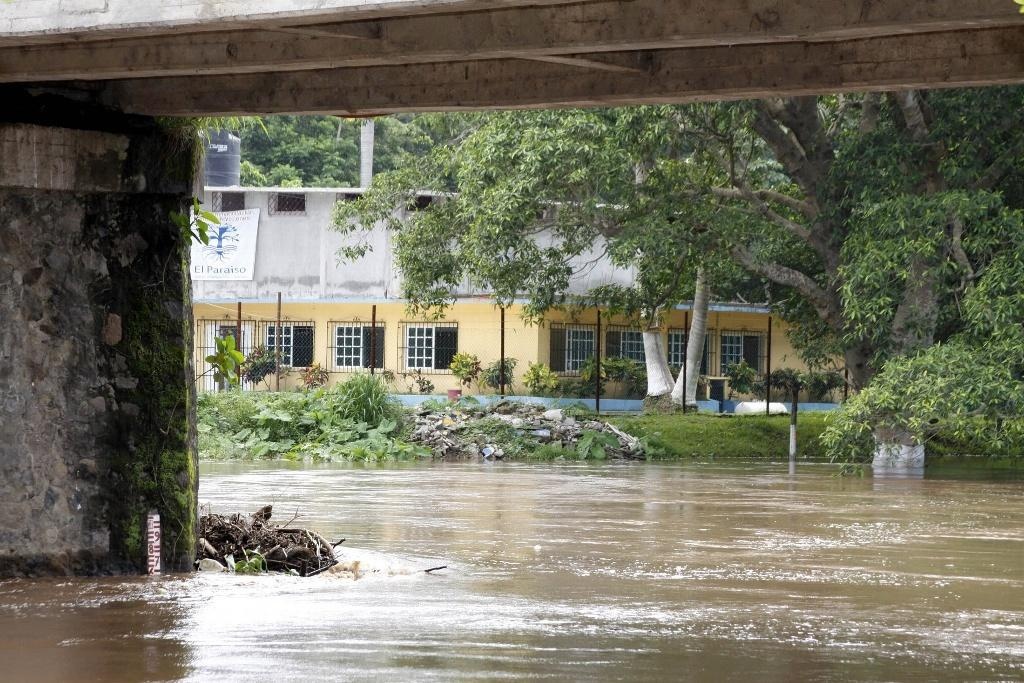 Imagen Dragado de canales en Medellín han evitado inundaciones: Alcalde