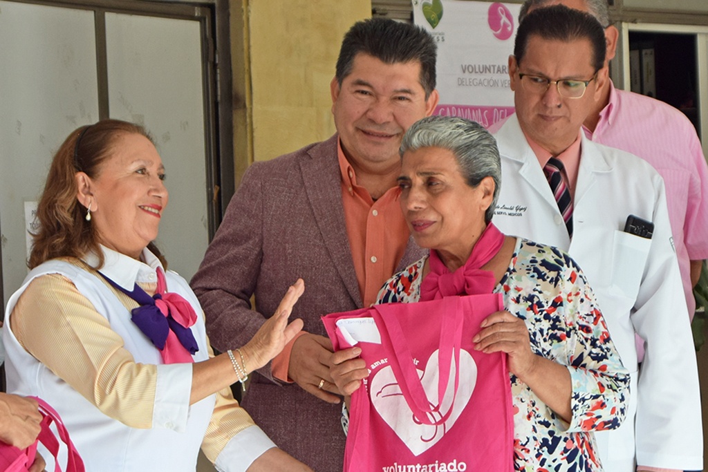 Imagen Entrega Voluntariado del IMSS prótesis de mama en delegación Veracruz