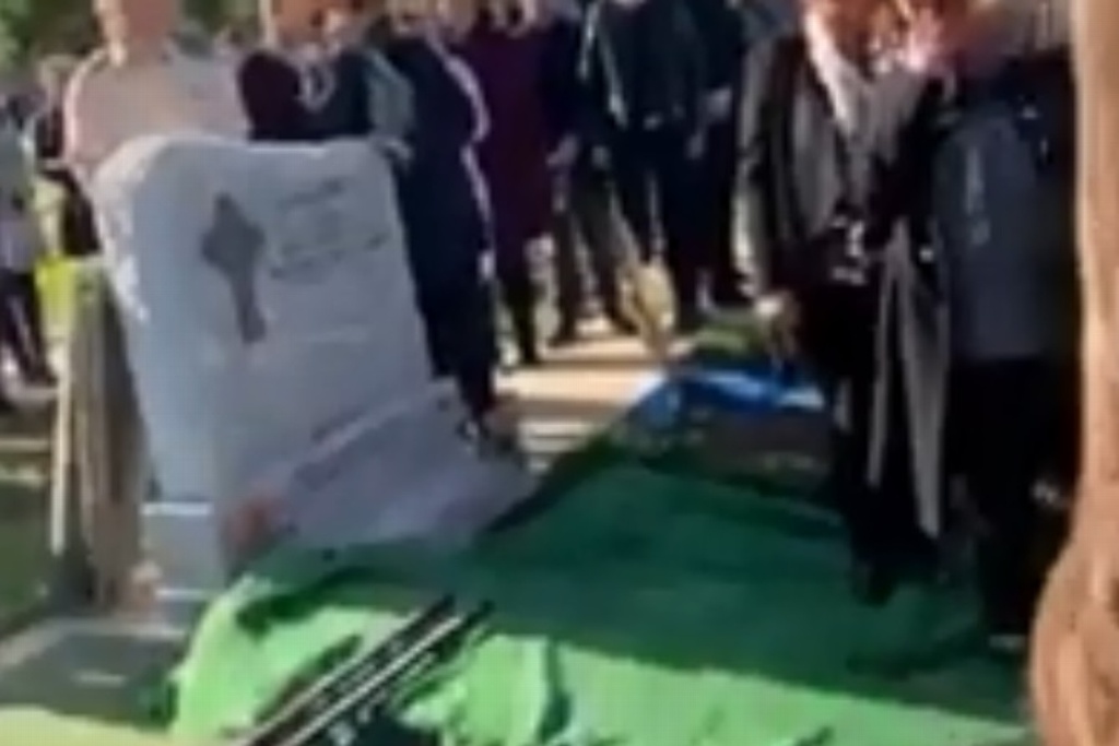 Imagen Graba mensaje para su funeral y hace llorar a todos de risa (+Video)