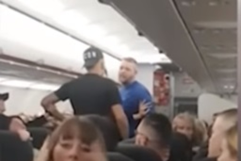 Imagen Aterriza avión de emergencia por pelea entre pasajeros (+video)