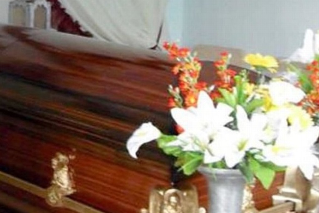Imagen Visita a su familia siete horas después de su funeral