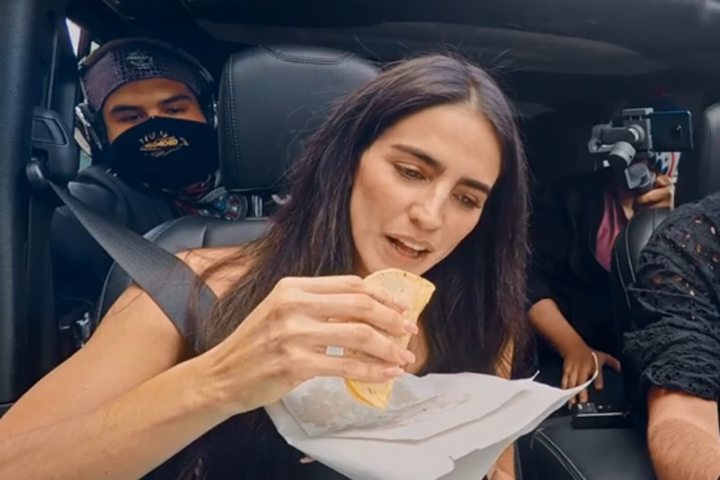 Imagen Retan a Bárbara de Regil a comer tacos de canasta (+video)