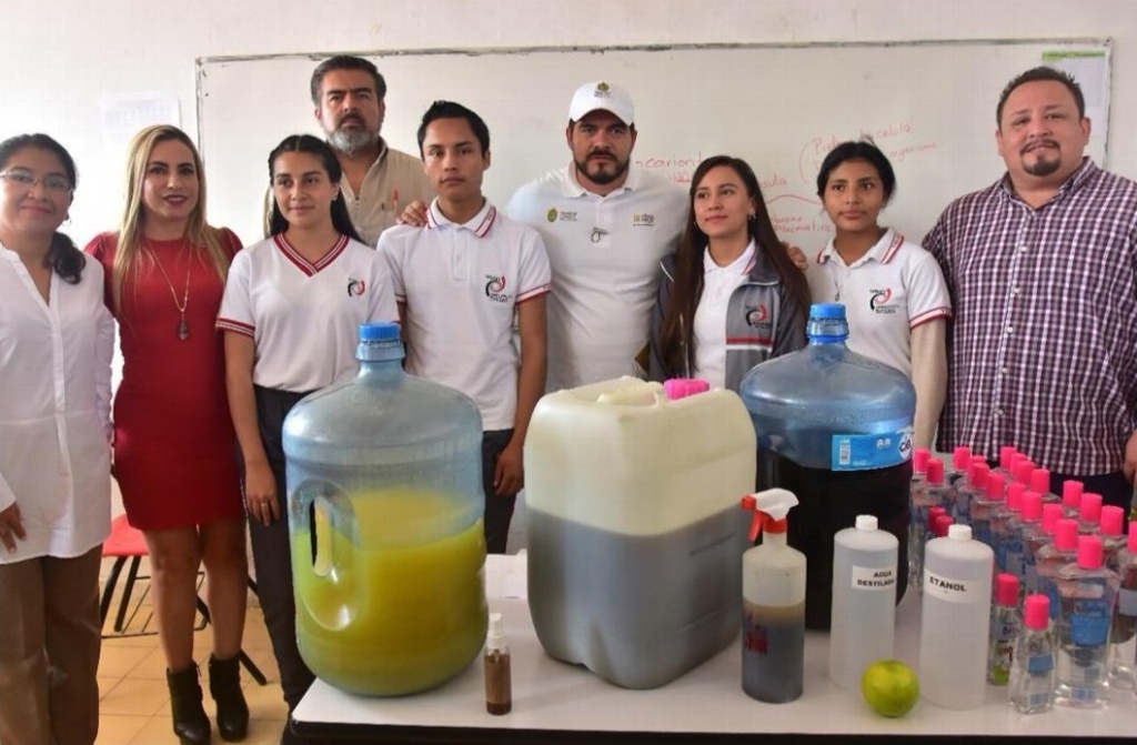 Imagen Ante casos de dengue, alumnos de Telebachillerato de Xalapa crean repelente para mosquito