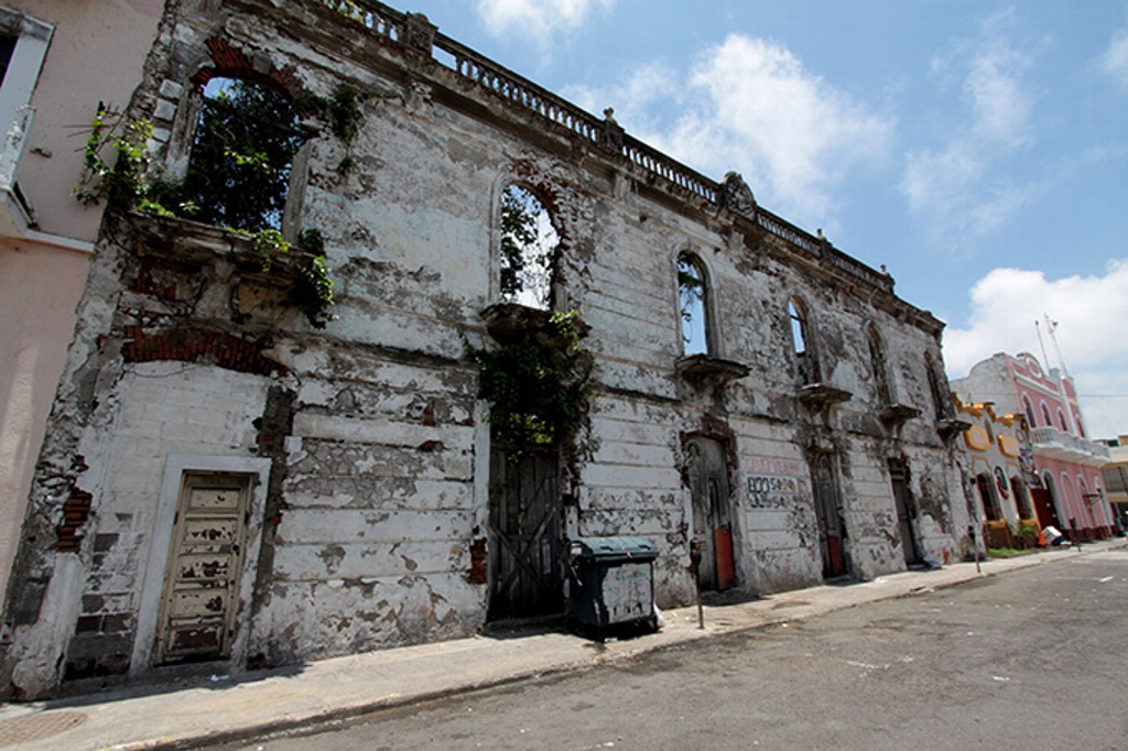 Imagen Faltan incentivos fiscales para rescatar edificios históricos de Veracruz: historiador 