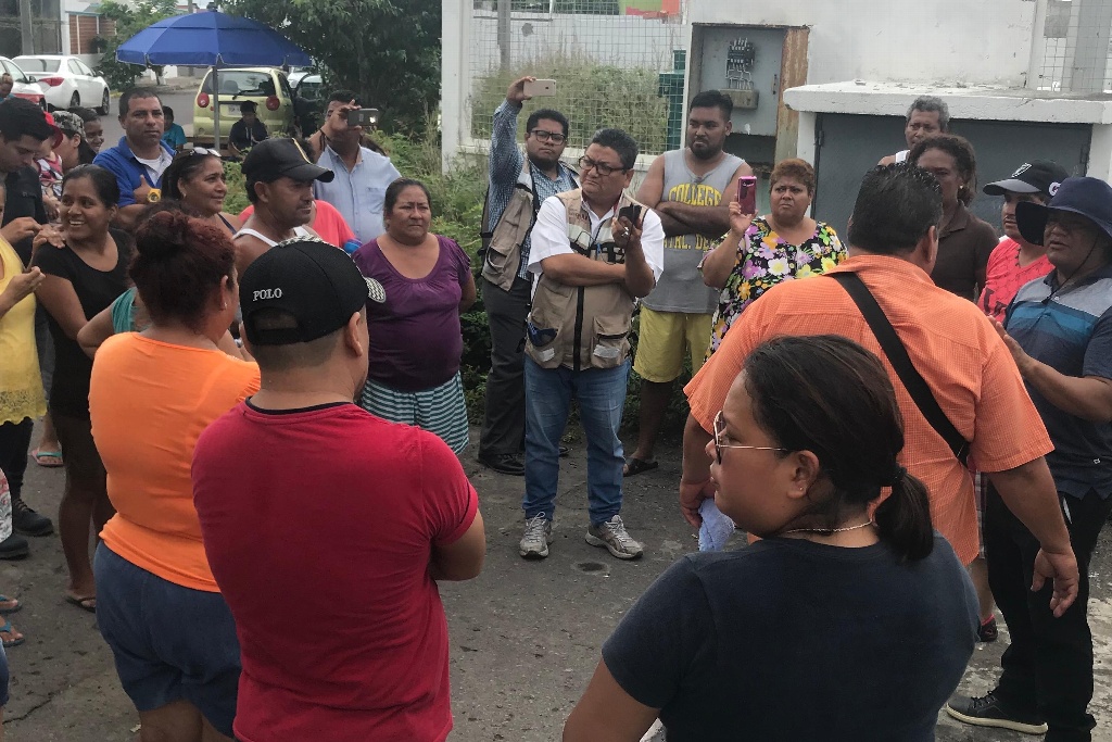 Imagen Llevan tres días sin agua en Colinas de Santa Fe de Veracruz