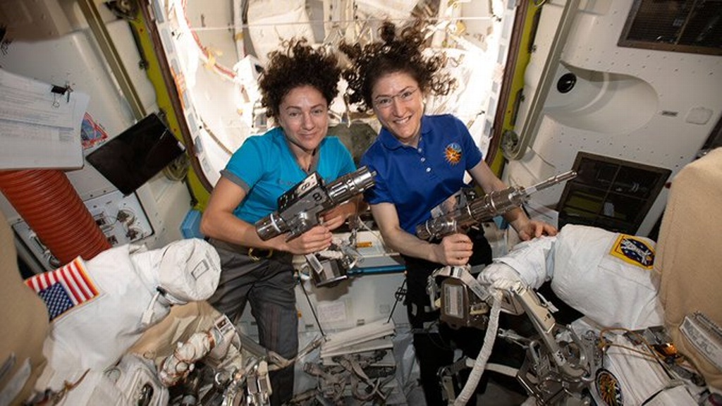 Imagen Anuncia la NASA primera caminata espacial femenina