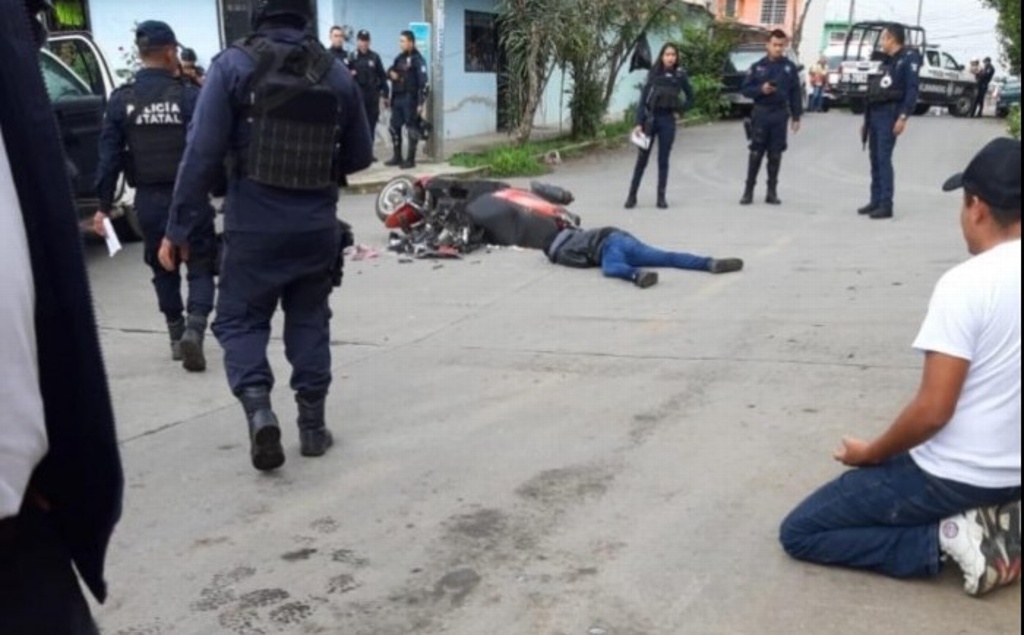 Imagen Motociclista muere al impactarse contra camión en colonia de Xalapa, Veracruz