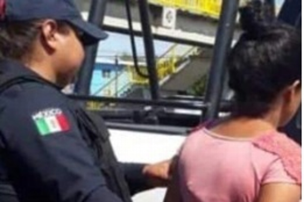 Imagen Tras discutir con su pareja, mujer amenaza con lanzar a su hija desde puente peatonal