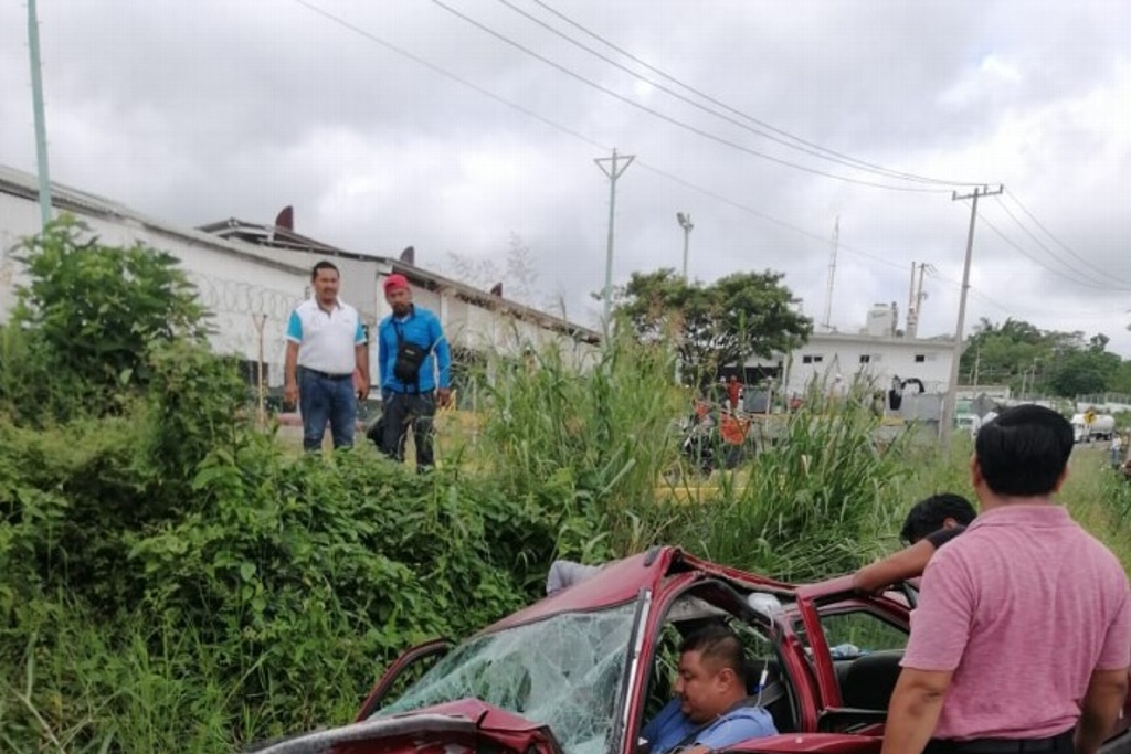 Imagen Accidente deja cuatro heridos en  Poza Rica, Veracruz 