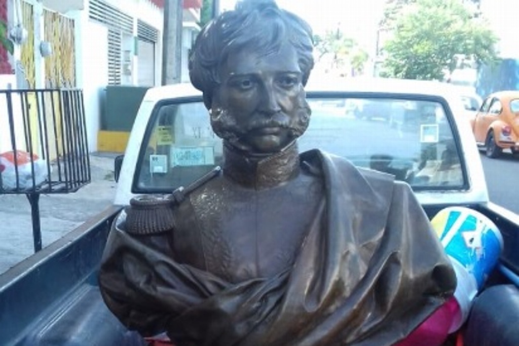 Imagen Recuperan busto de Ciriaco Vázquez que fue robado en Veracruz