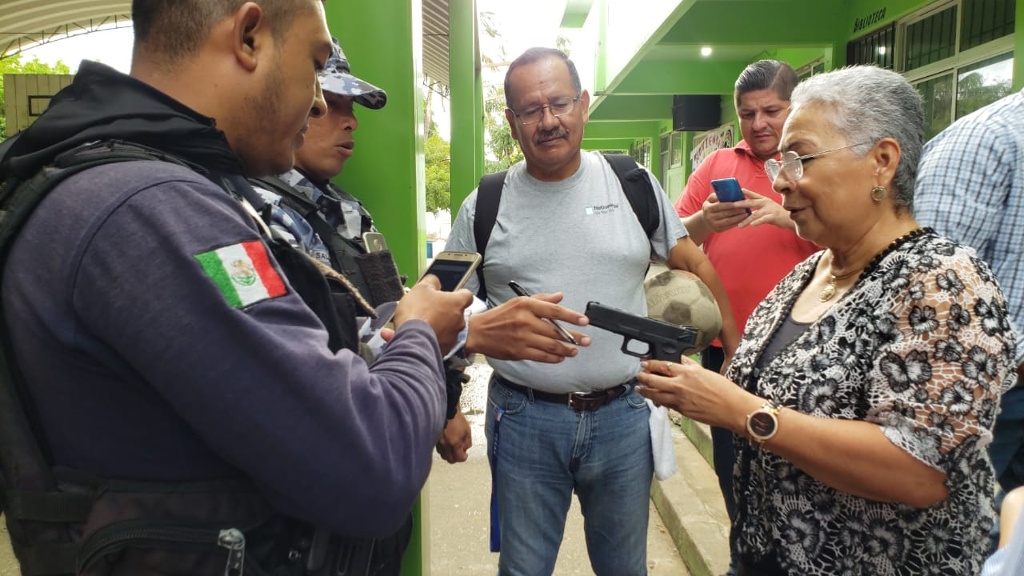 Imagen Menor amenaza a compañeros de clase con pistola de juguete en Coatzacoalcos, Veracruz
