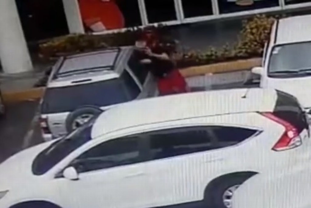 Imagen Rompen ventana de su camioneta y le roban más de 80 mil pesos en Tejería, Veracruz (+video)