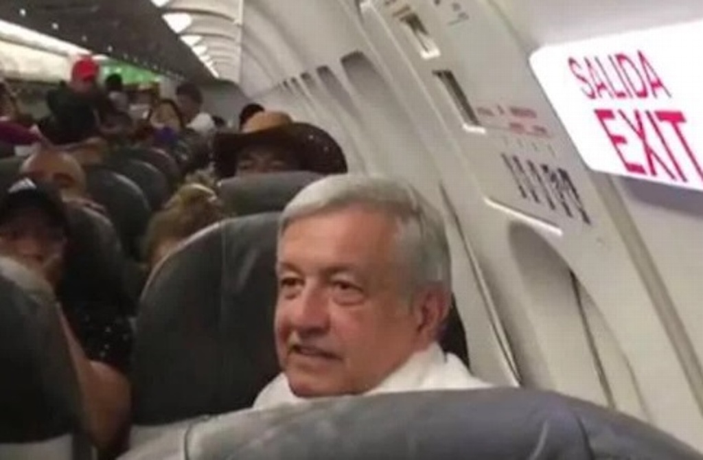 Imagen Piloto pide a AMLO por el altavoz continuar con el aeropuerto de Texcoco