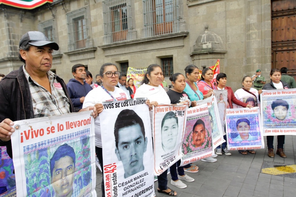 Imagen Dan 2 meses a AMLO para consignar policías y ex funcionarios de PGR por caso Ayotzinapa