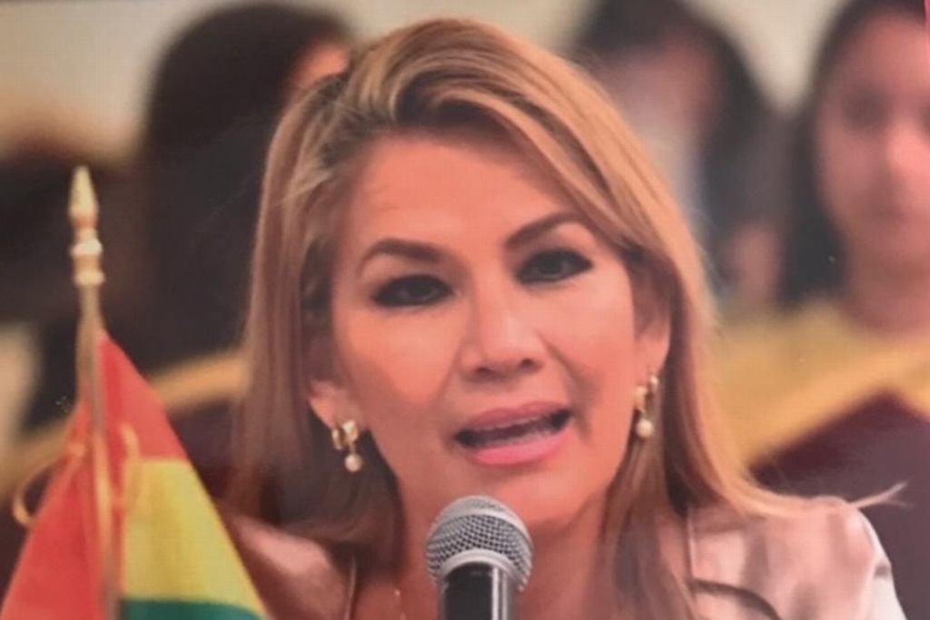 Imagen Senadora opositora Jeanine Áñez se proclama presidenta interina de Bolivia