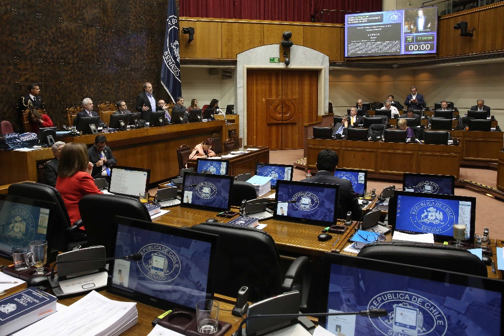 Imagen Aprueba Senado de Chile reforma que limita reelección