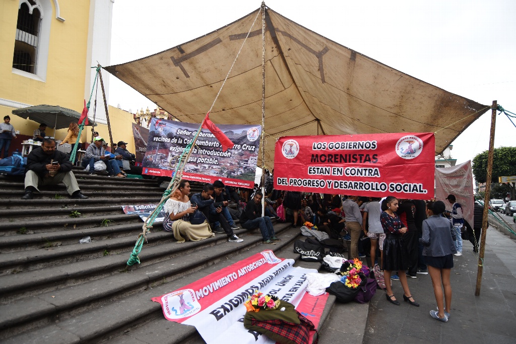 Imagen Previo a primer informe del gobernador de Veracruz, Antorcha Campesina protesta en Xalapa