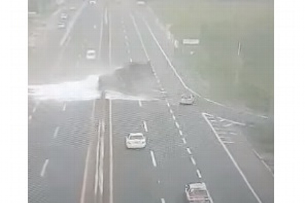 Imagen Revelan video de volcadura y explosión de pipa, en autopista Veracruz-Cardel (+video)