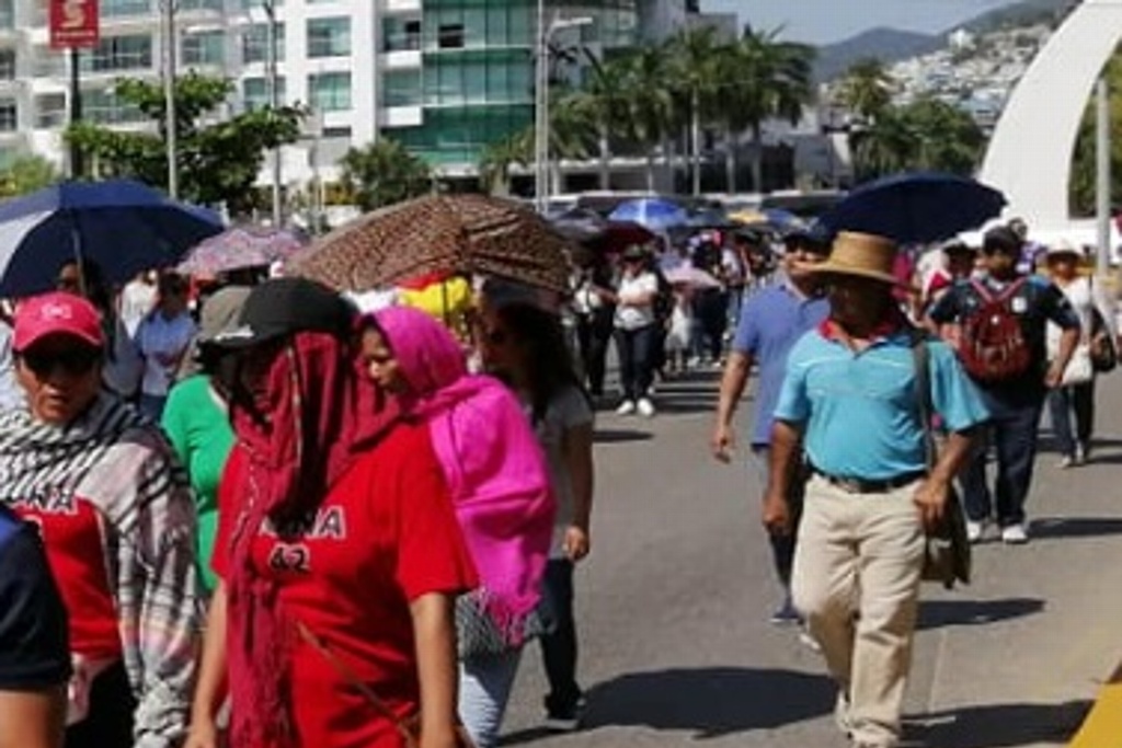 Imagen Maestros de la CETEG bloquean la costera Miguel Alemán en Acapulco