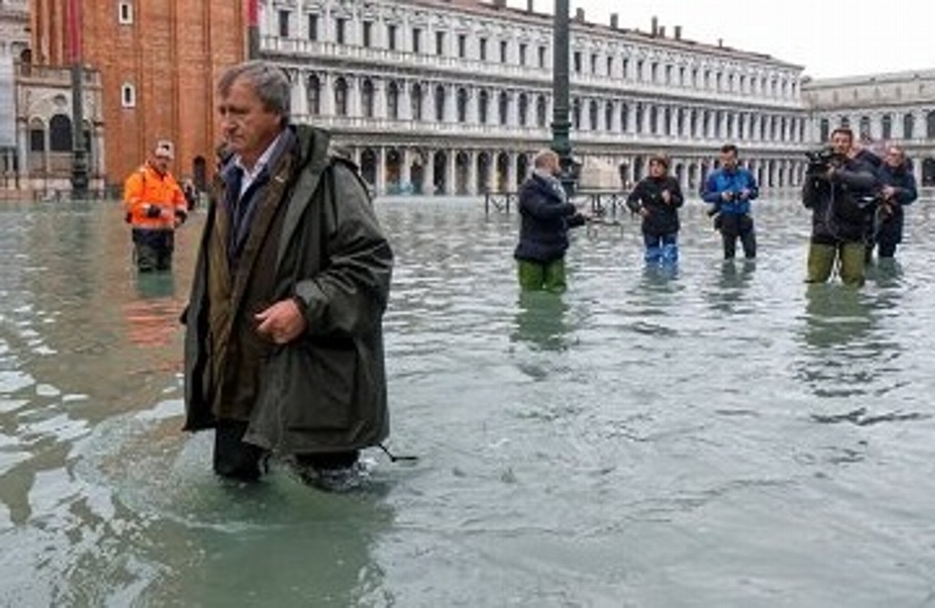 Imagen Venecia vuelve a inundarse tres días después de marea récord