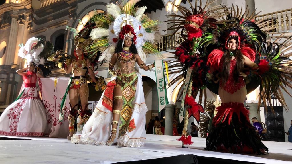 Imagen Realizan en Veracruz concurso en traje típico y traje reciclado de Miss Earth (+ fotos)