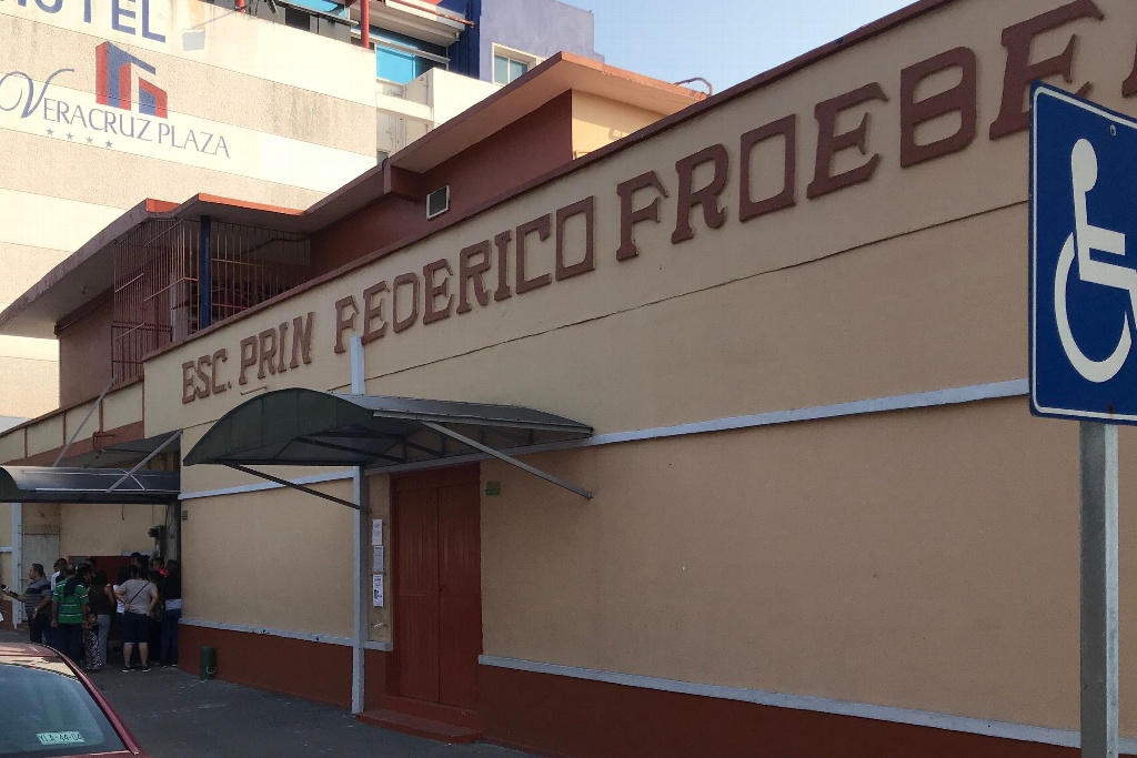 Imagen Madres de familia denuncian presunto acoso de un hombre afuera de escuela de Veracruz