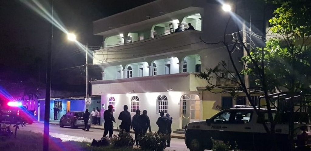 Imagen Lo apuñalan y durante forcejeo cae del tercer piso en hotel de Coatzacoalcos, Veracruz 
