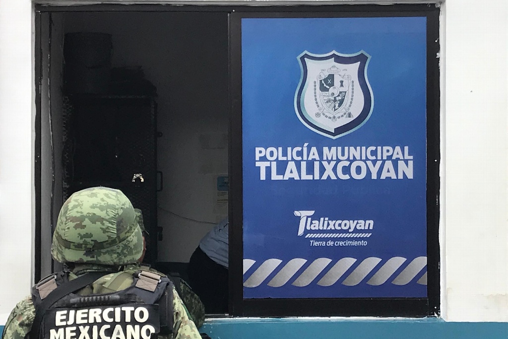 Imagen Asegura alcalde de Tlalixcoyan que policías municipales mantendrán mando
