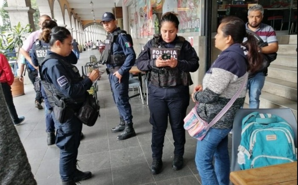 Imagen Localizan a niña vendedora de dulces en el centro de Xalapa, Veracruz