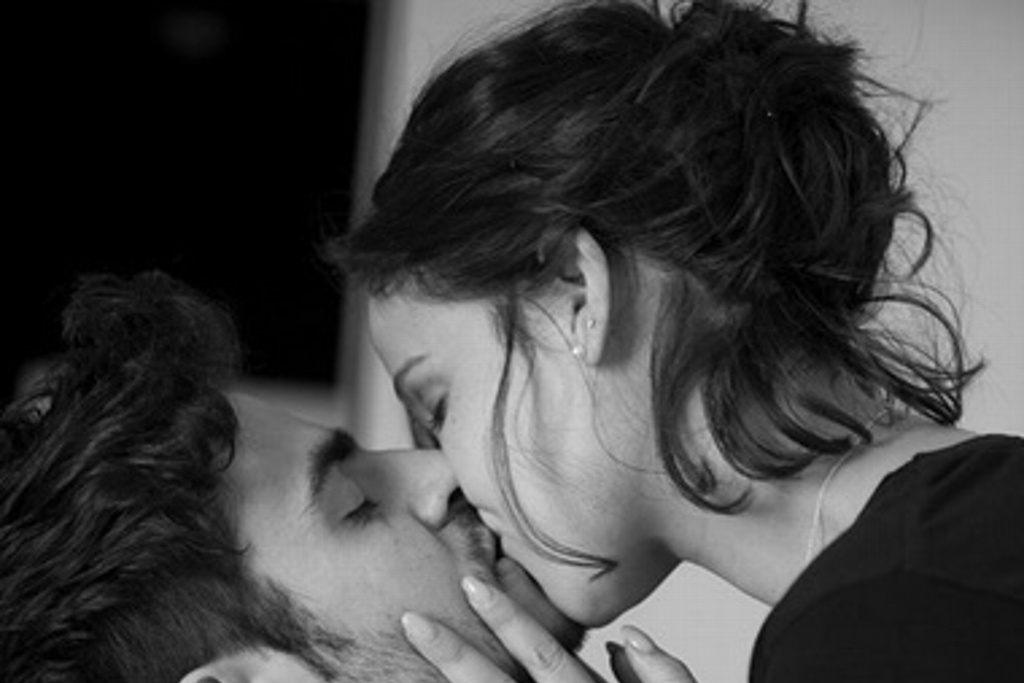 Imagen Natasha Dupeyrón anuncia boda con Yago Muñoz