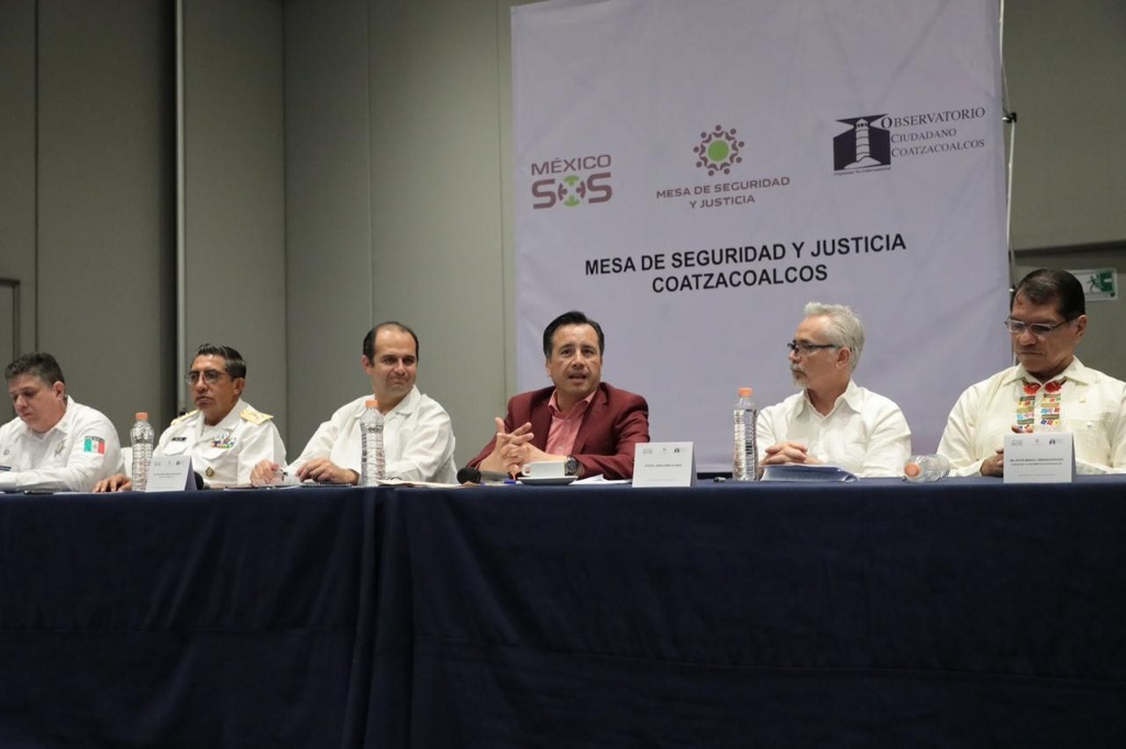Imagen Encabeza Cuitláhuac García mesa de seguridad al sur de Veracruz; participan empresarios