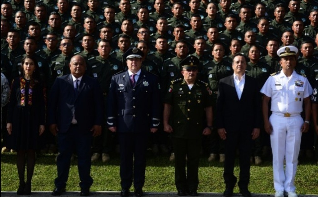 Imagen Gobernador de Veracruz pide a policías graduados 