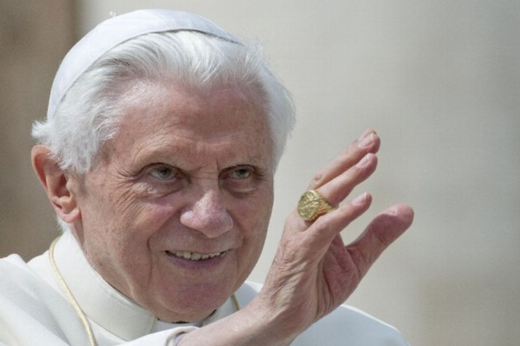 Imagen Benedicto XVI pide quitar su nombre y foto de libro sobre celibato