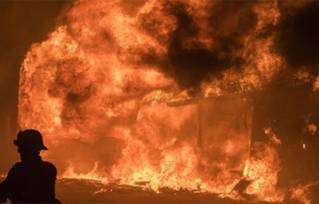 Imagen Sujetos armados incendian al menos 20 casas en Madera, Chihuahua