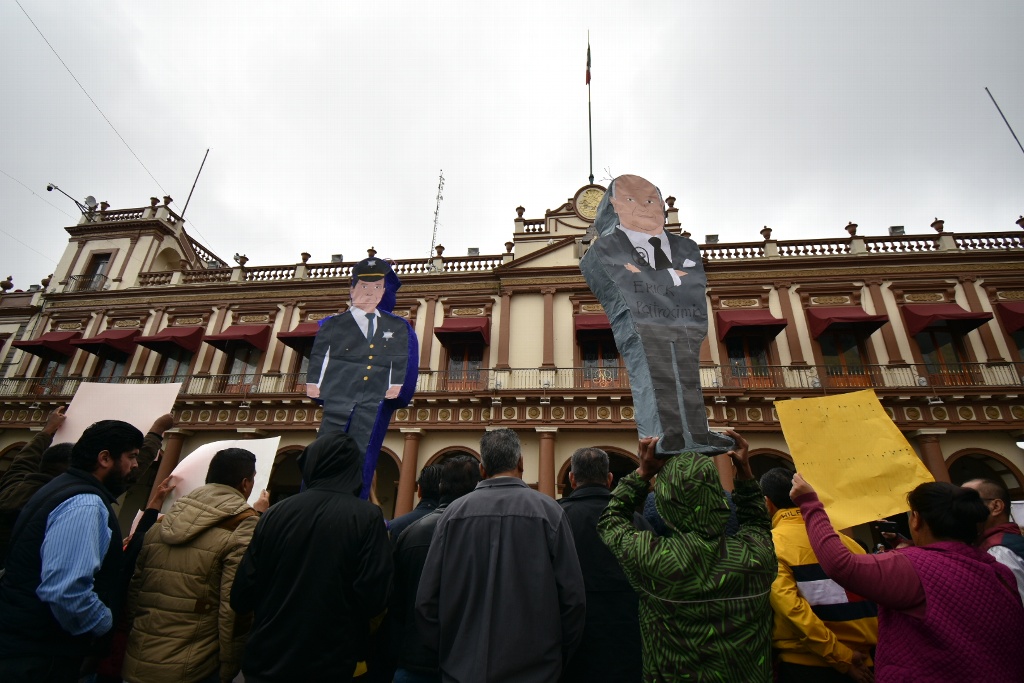 Imagen Si no pueden brindar seguridad renuncien, gritan perredistas a gobierno, en Xalapa