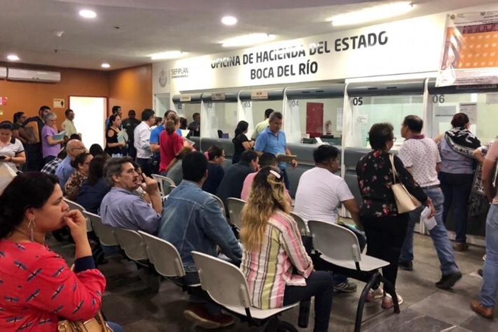 Imagen Ciudadanos se quejan de atención en módulo de Hacienda en Boca del Río, exigen más personal