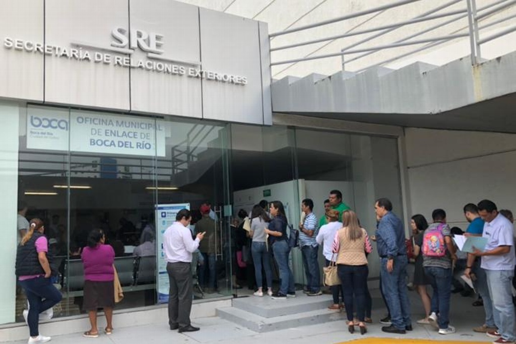 Imagen Aumenta afluencia en módulo para sacar pasaporte en Boca del Río