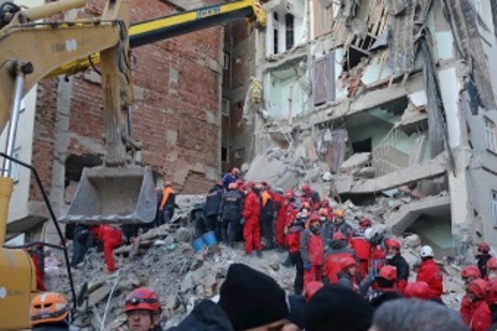 Imagen Sube a 33 cifra de muertos por sismo en Turquía