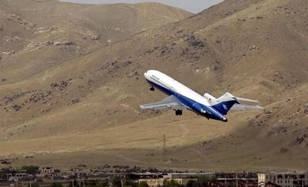 Imagen Se estrella avión con 83 pasajeros en Afganistán 