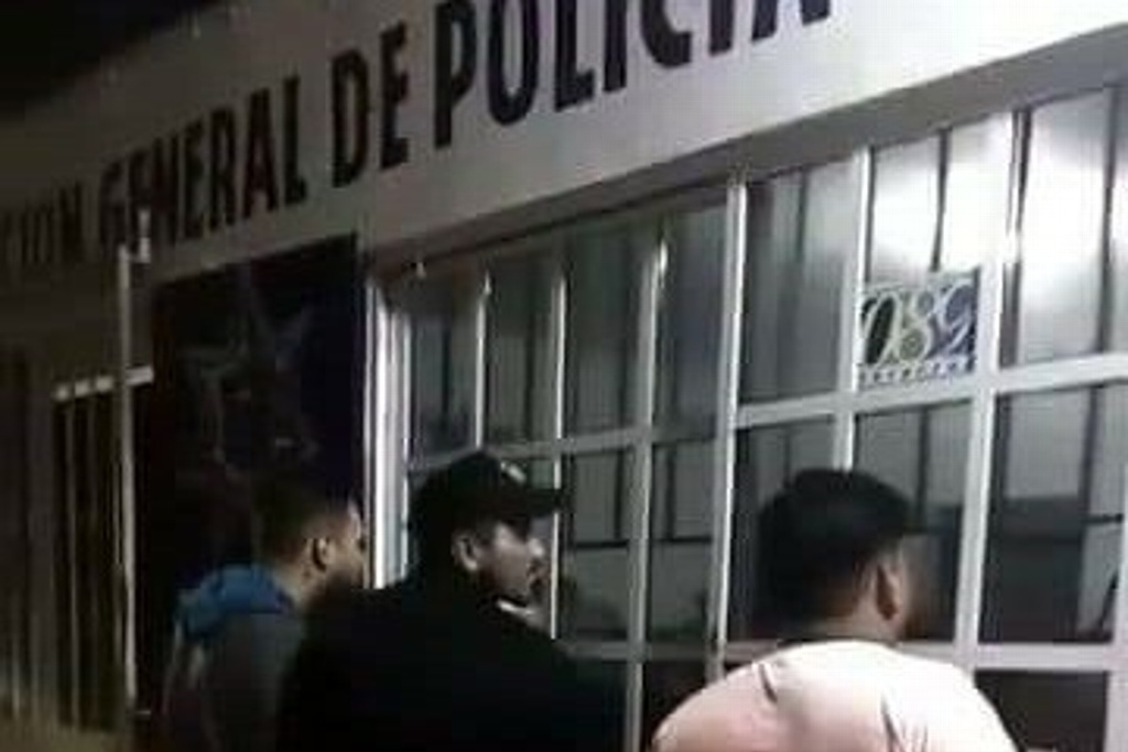Imagen Retienen a policías tras presuntamente disparar contra civiles en Vega de Alatorre, Veracruz