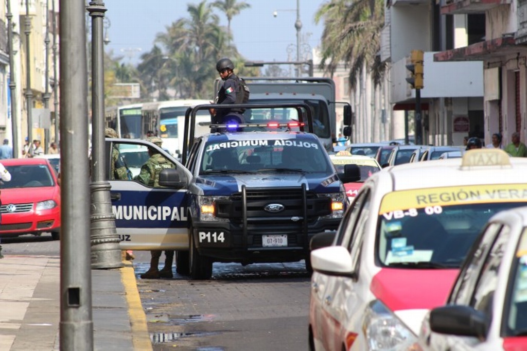 Imagen Asaltan mueblería en Veracruz; amarran a guardia de seguridad 
