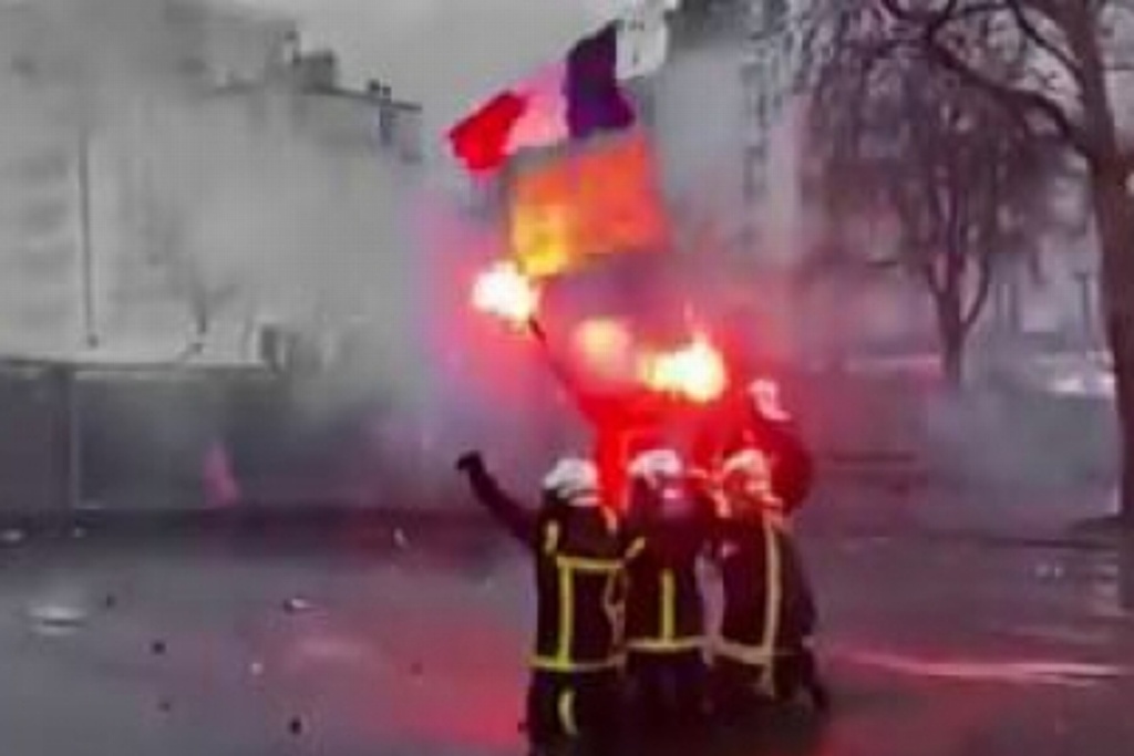 Imagen Se manifiestan bomberos franceses por mejor situación laboral